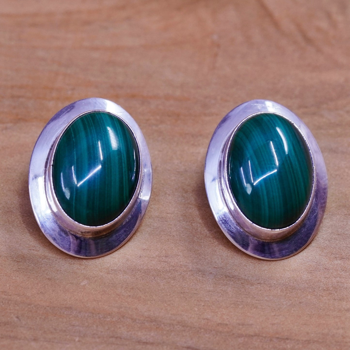 Native American Navajo Sterling 925 silver oval clip on earrings with malachite