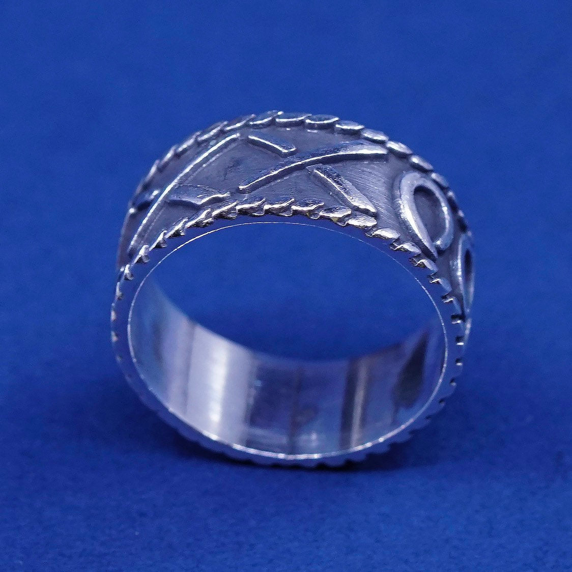 Size 8, vtg mexico Sterling silver handmade ring, 925 band w/pattern Embossed
