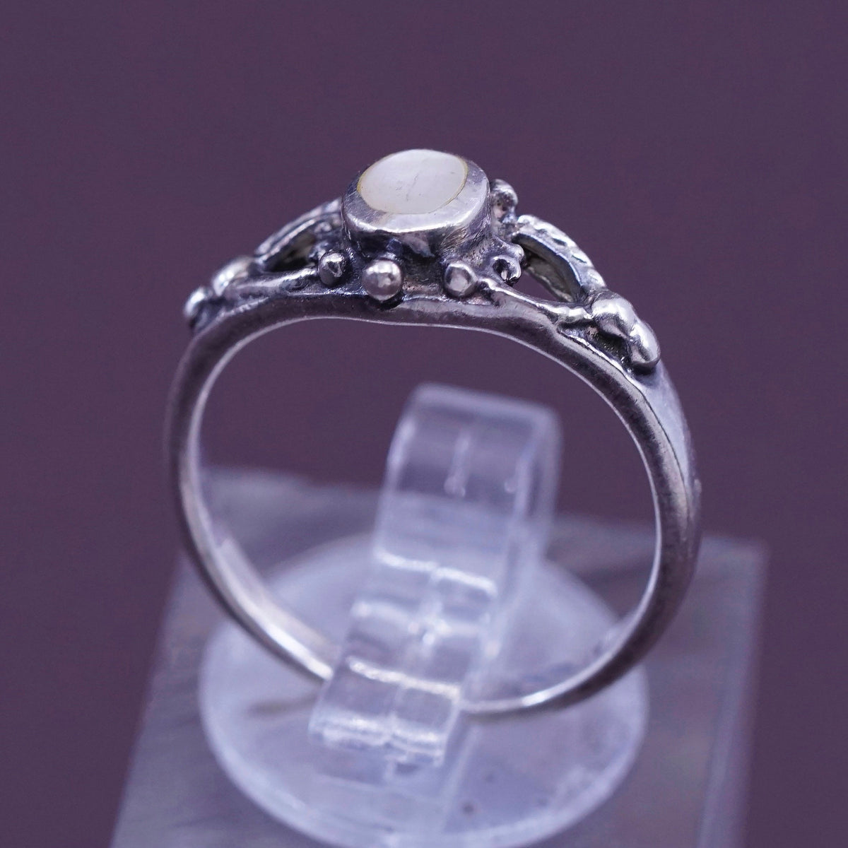 Size 6, vintage Sterling 925 silver handmade ring with mother of pearl and bead