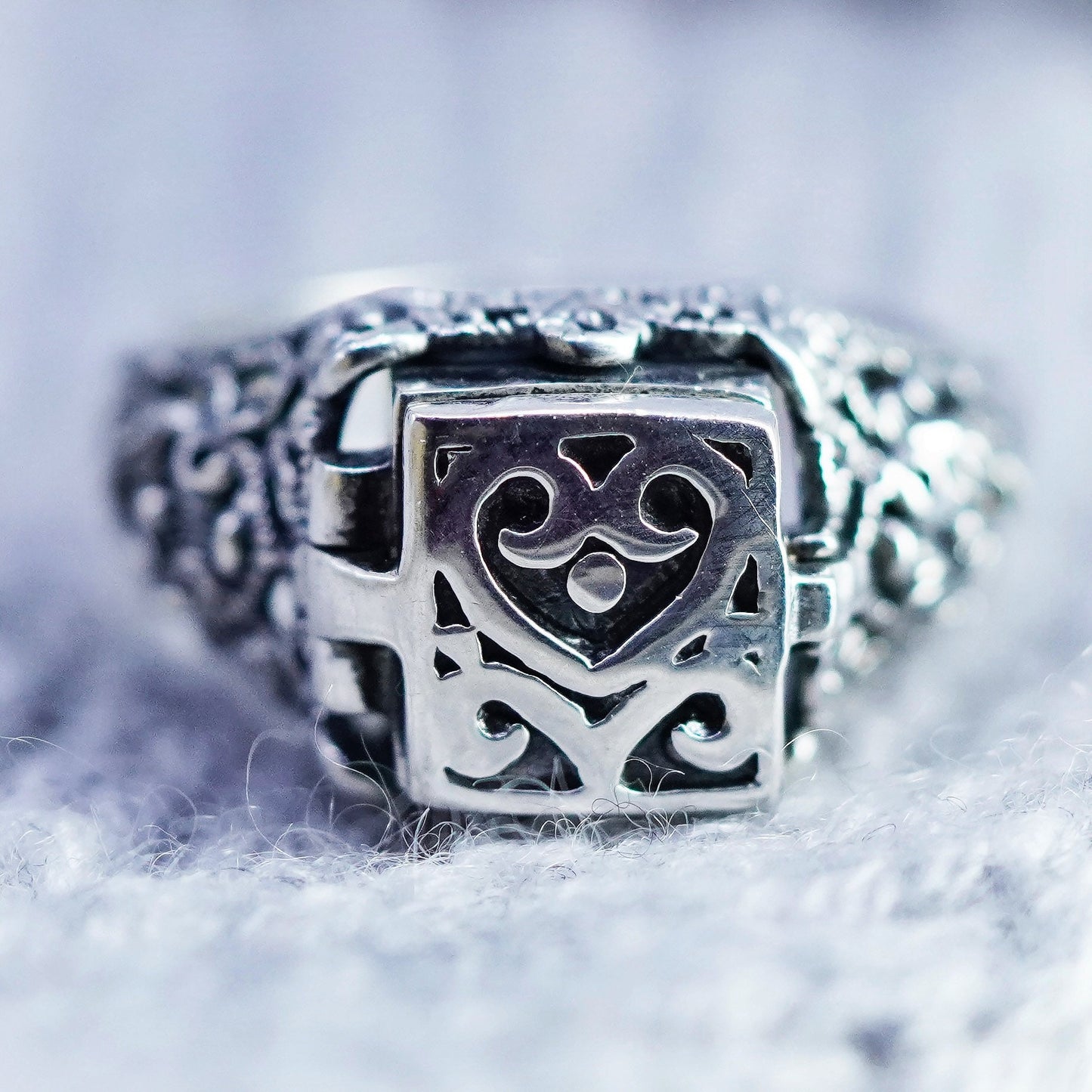 Size 7, vintage Bali Sterling 925 silver handmade prayer locket ring