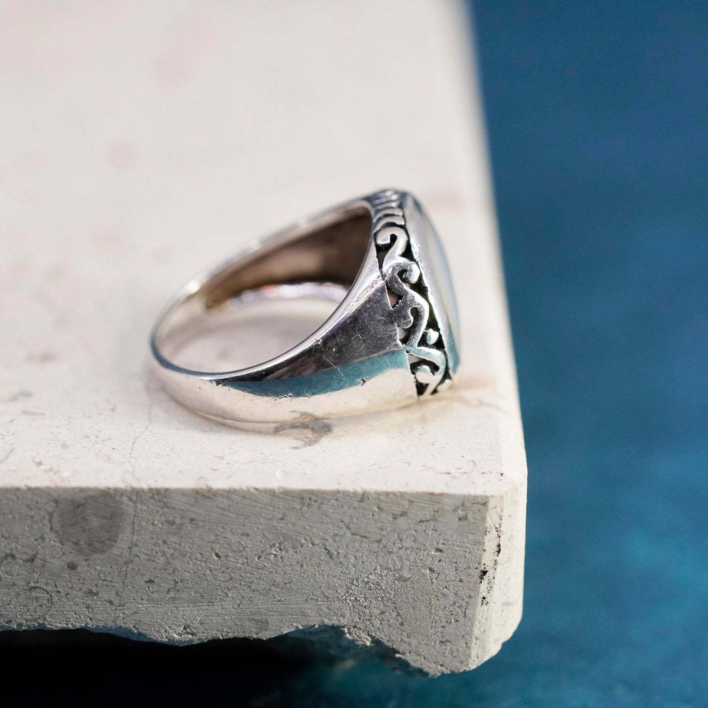 Size 7.5, vintage sterling 925 silver handmade ring with mother of pearl
