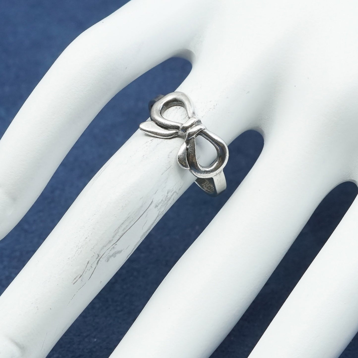 Size 7, vtg Sterling silver handmade ring, 925 bow