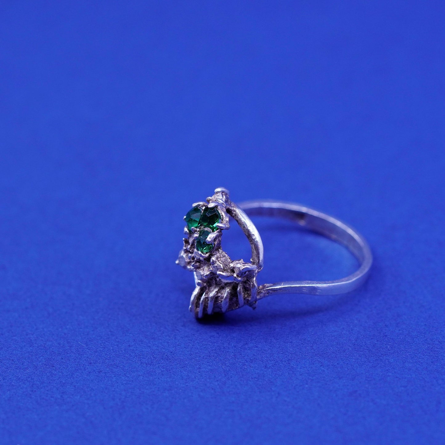 Size 8.75, vintage Sterling 925 silver handmade filigree ring with emerald
