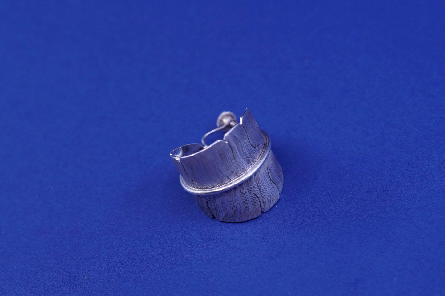 Native navajo Michael Kirk Sterling silver earrings, 925 screw back feather