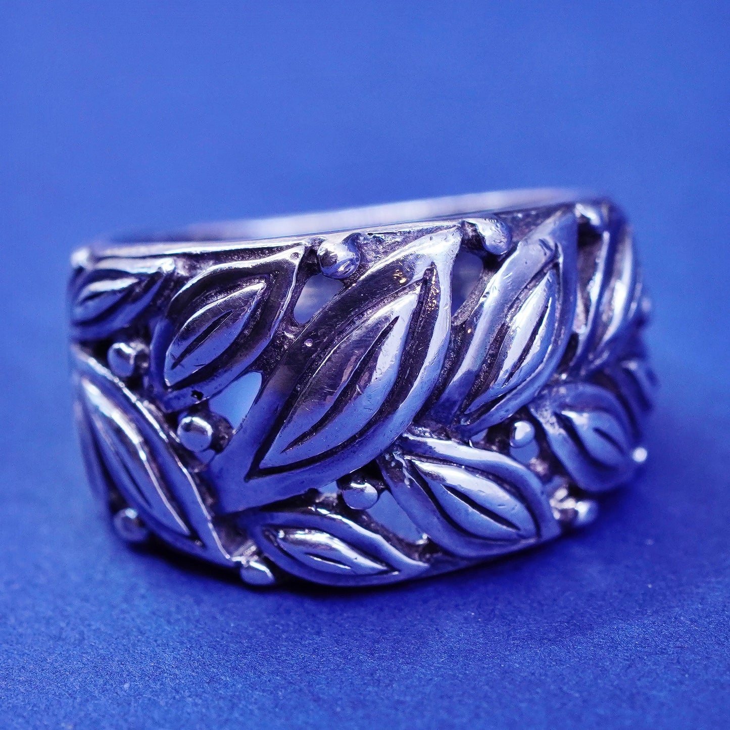 Size 7, vintage Sterling silver handmade ring, 925 leaves band
