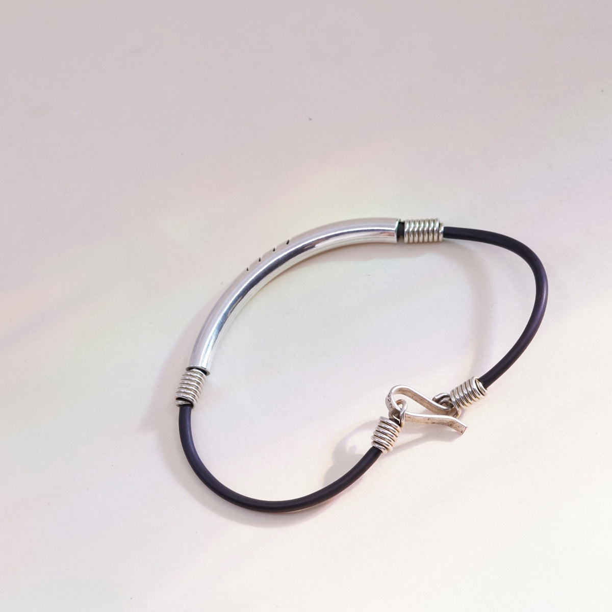 7.5”, Vintage black rubber chain with sterling 925 silver bar
