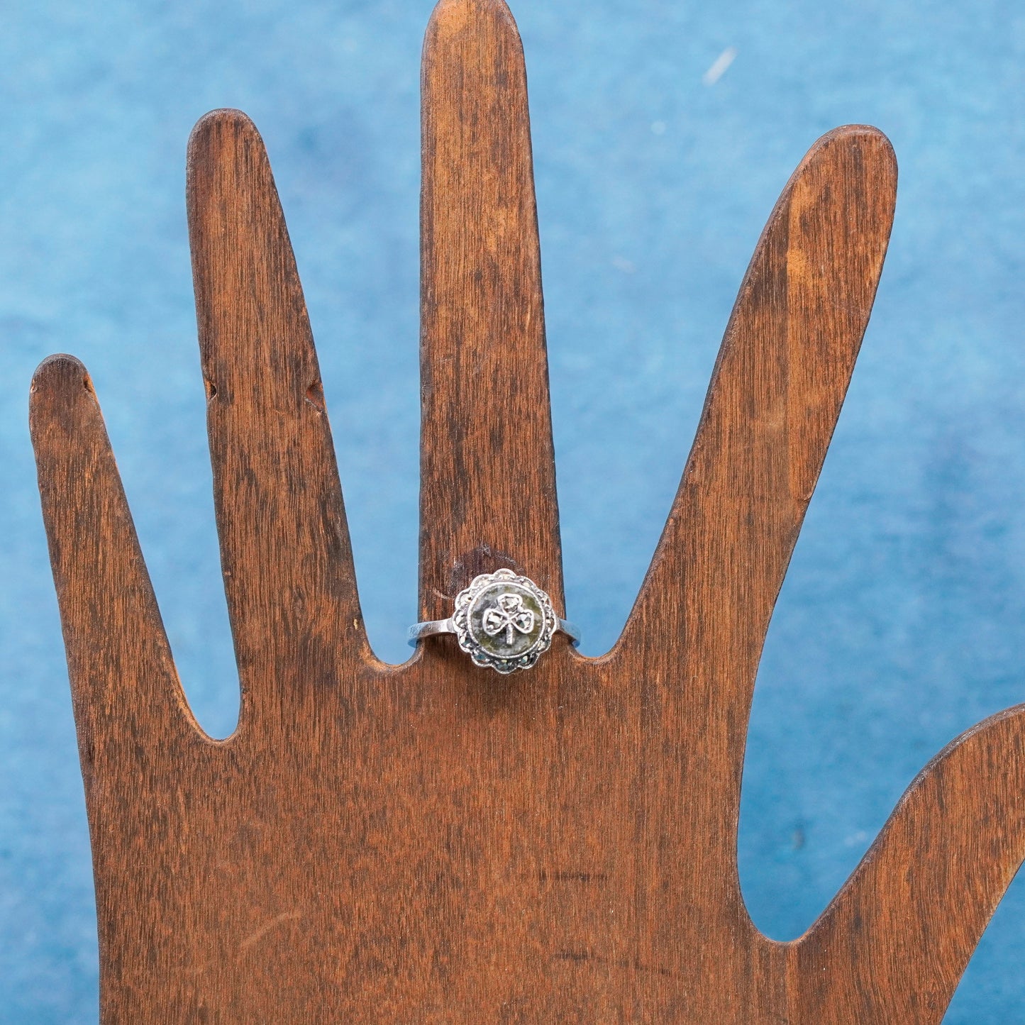 Size 8.25, VTG Sterling 925 silver clover ring with connemara marble marcasite