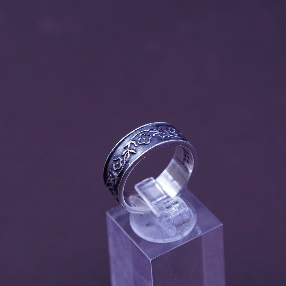 Size 8.5, vtg Sterling silver handmade ring, 925 band embossed flower and vine