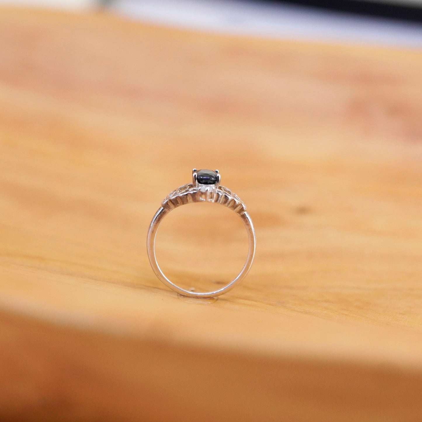 Size 8, vintage Sterling 925 silver handmade ring with sapphire