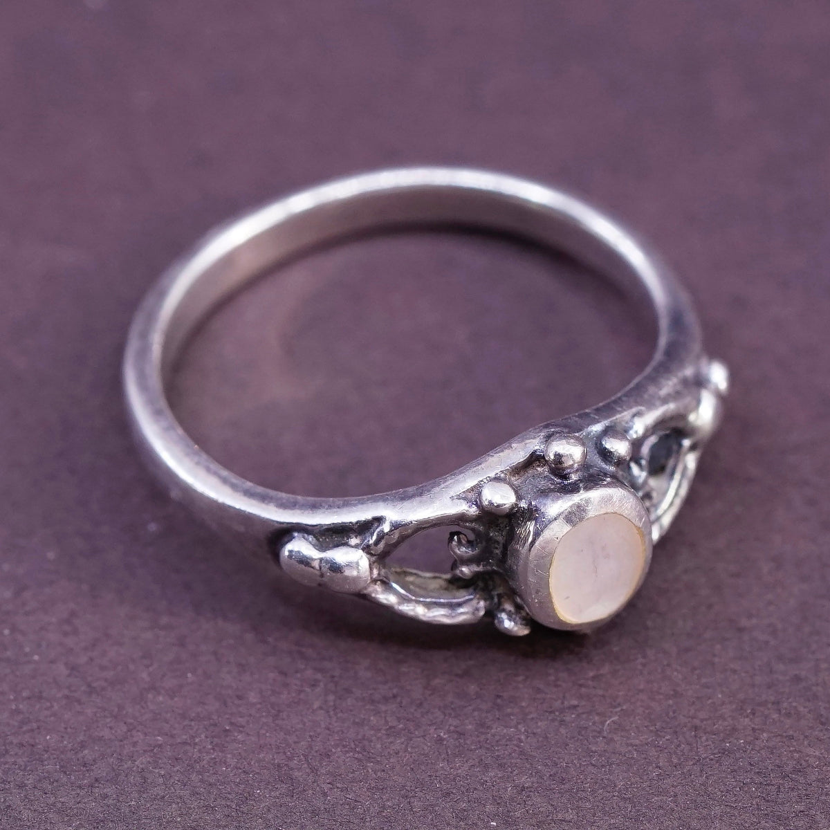 Size 6, vintage Sterling 925 silver handmade ring with mother of pearl and bead