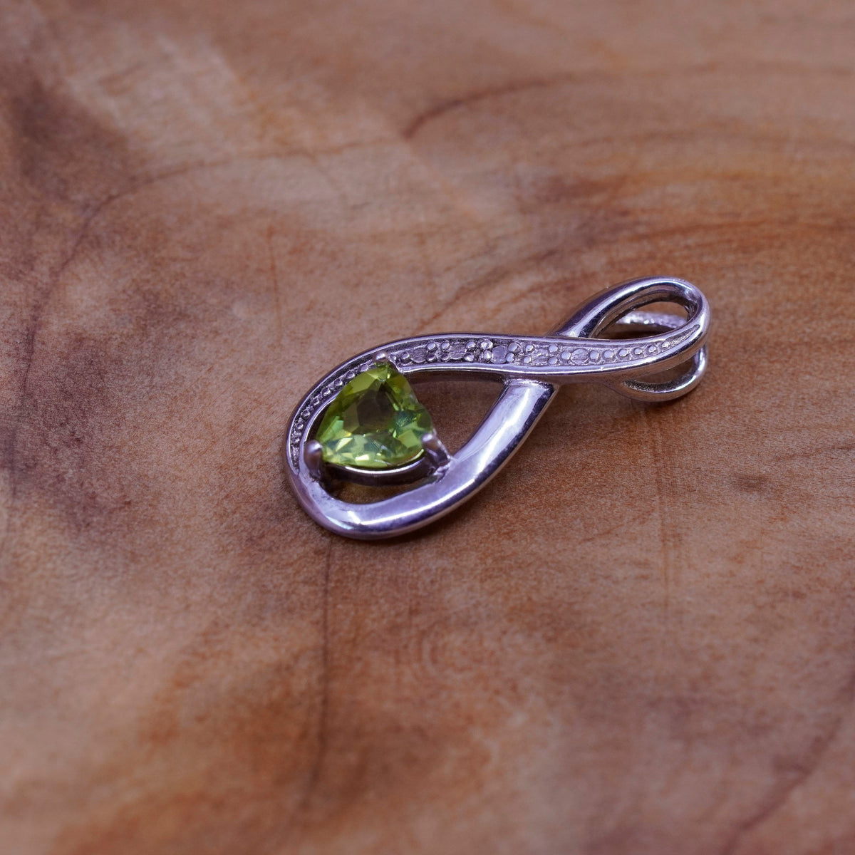 Vintage sterling silver pendant, 925 twisted loop with genuine diamond peridot