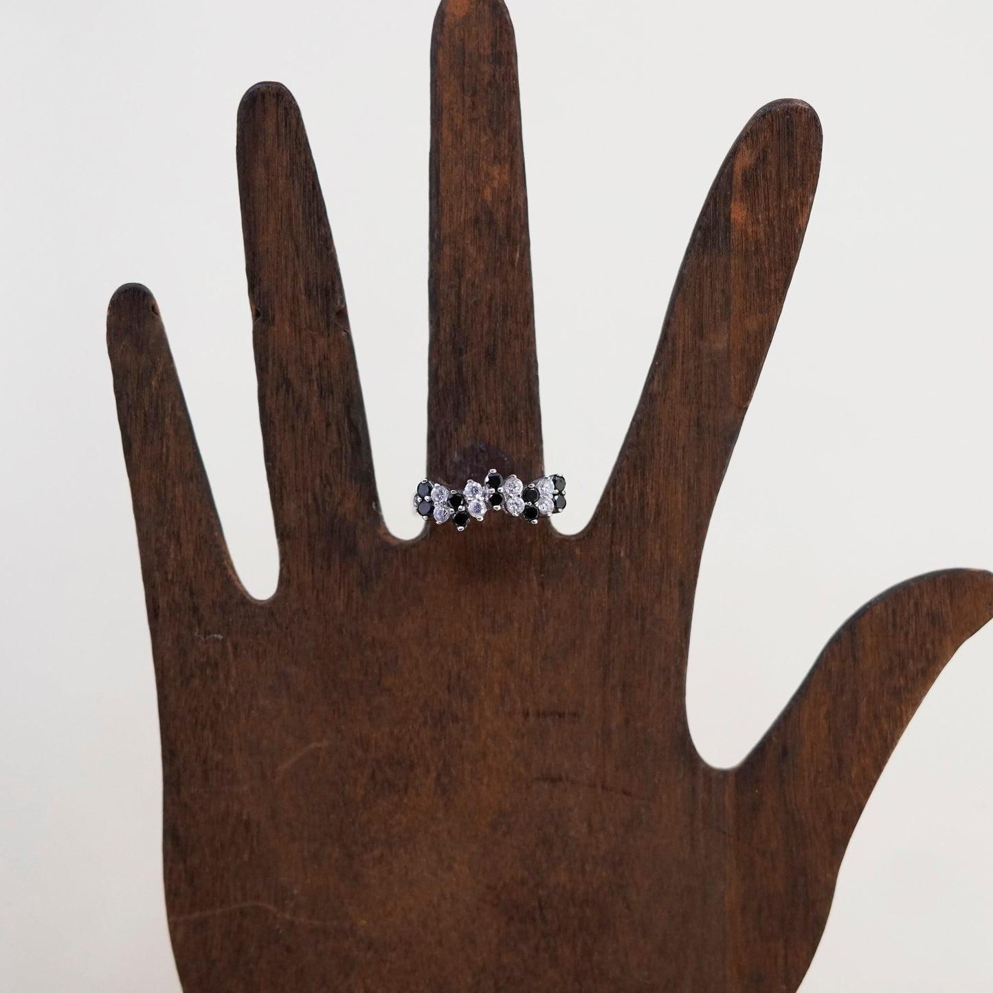 Size 7.25, vtg Sterling 925 silver anniversary engagement ring with cluster cz