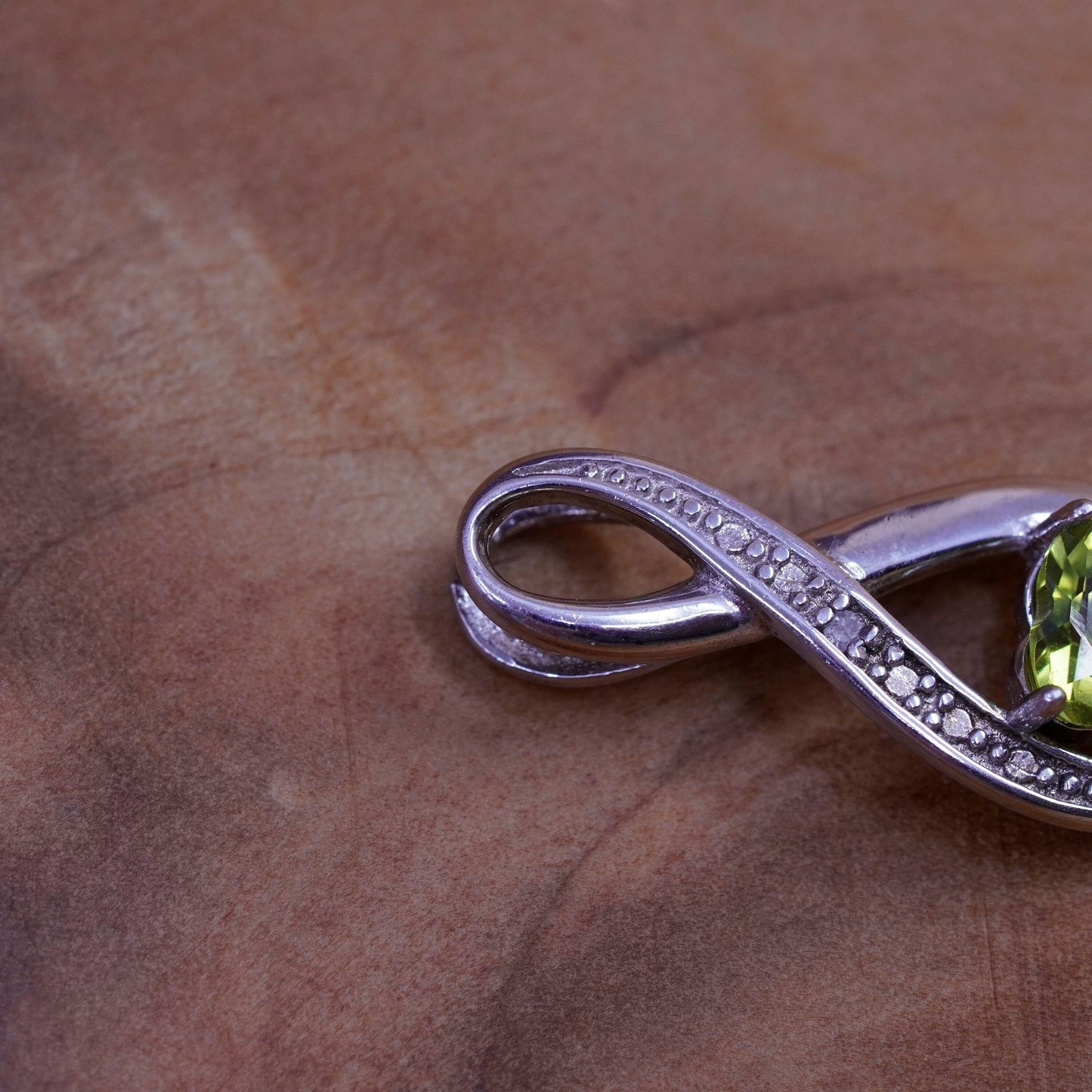 Vintage sterling silver pendant, 925 twisted loop with genuine diamond peridot