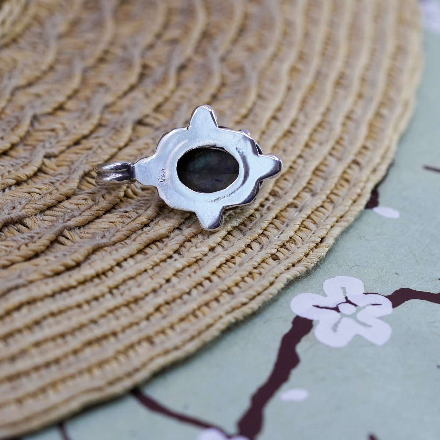 Vintage Nepal Sterling 925 silver handmade pendant with oval labradorite