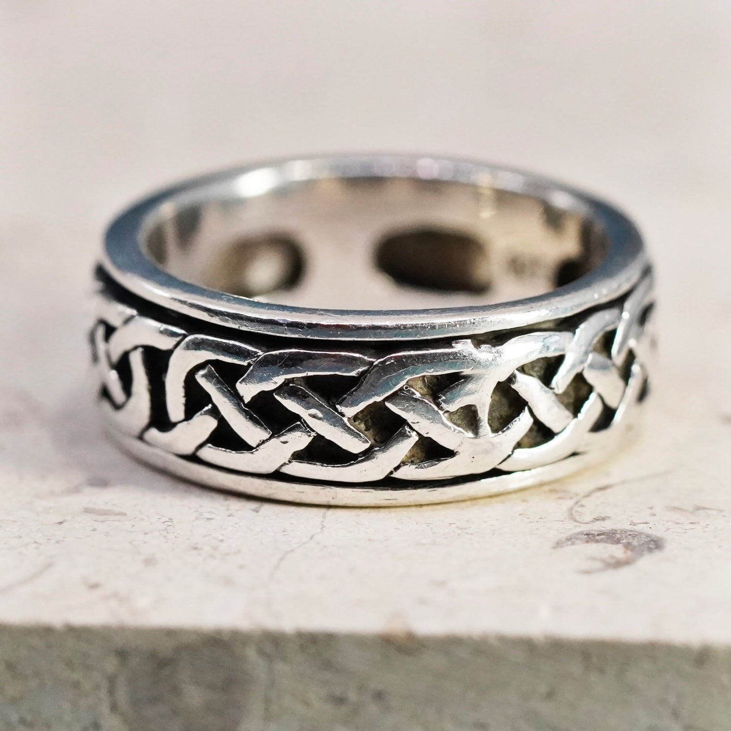 Size 7.5, vtg sterling silver spinner ring, 925 handmade Irish Celtic knot band