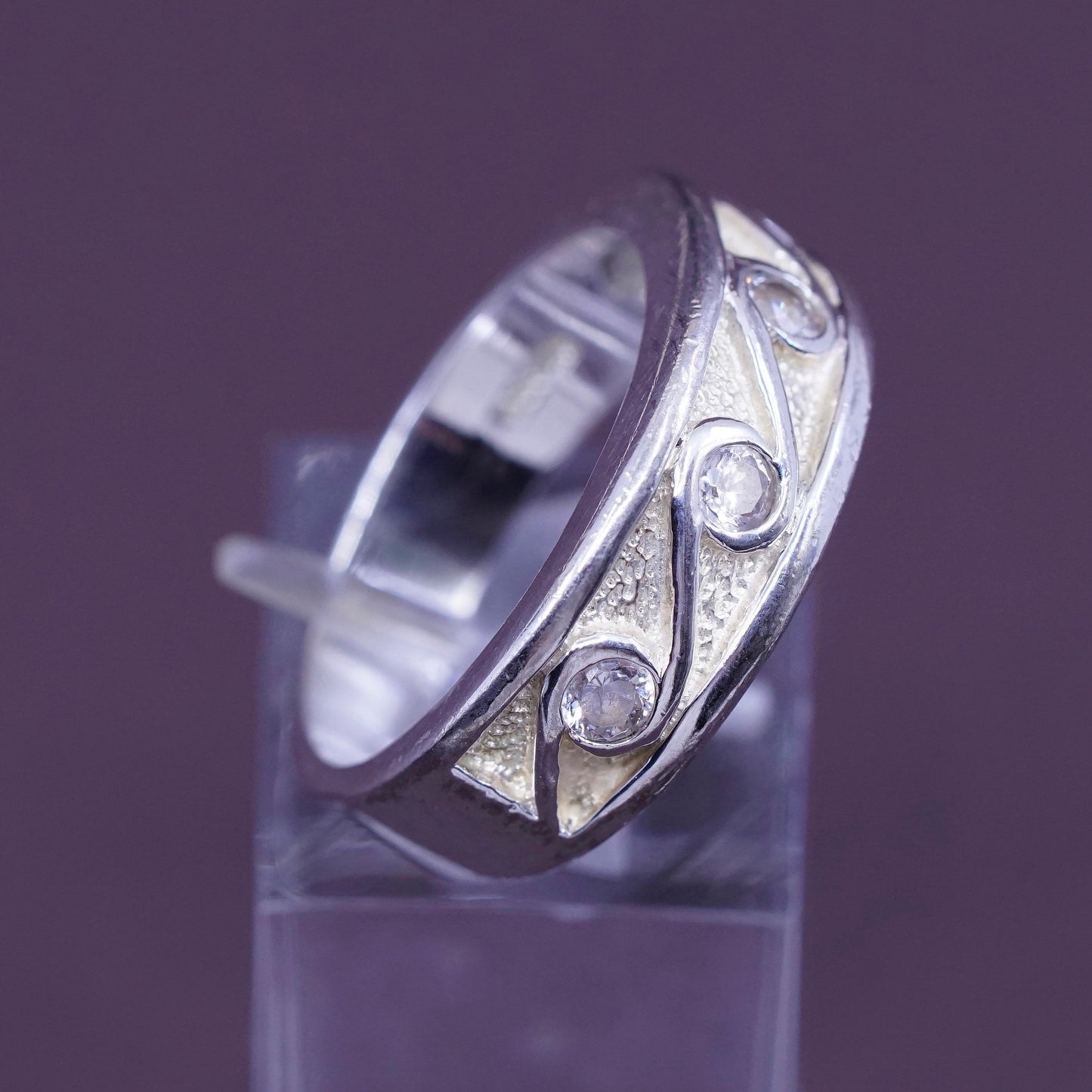 Size 9, vtg handmade Sterling 925 silver ring with round cz and swirl embossed