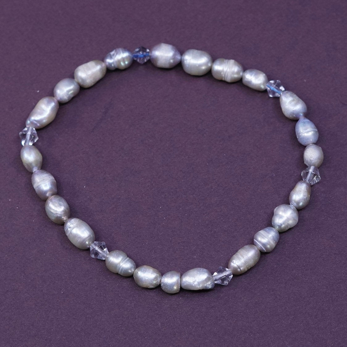 6.5”, vtg handmade bracelet, elastic band w/ freshwater gray pearl