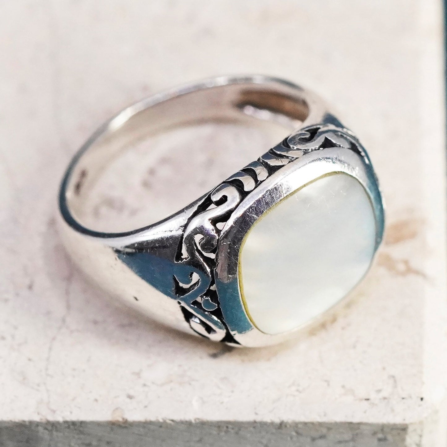 Size 7.5, vintage sterling 925 silver handmade ring with mother of pearl