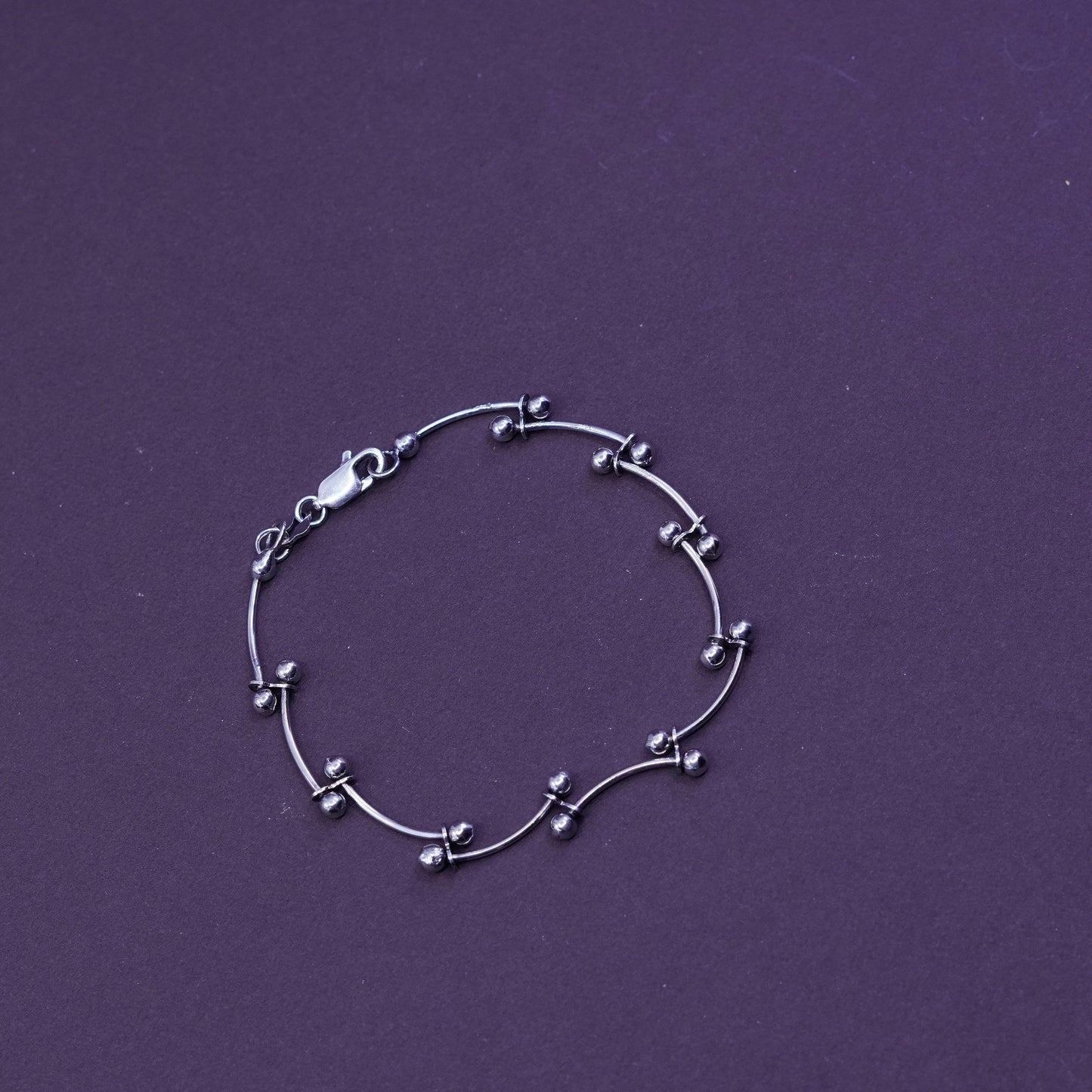 6.75”, vtg Sterling silver handmade bracelet, 925 wavy DNA link chain with bead