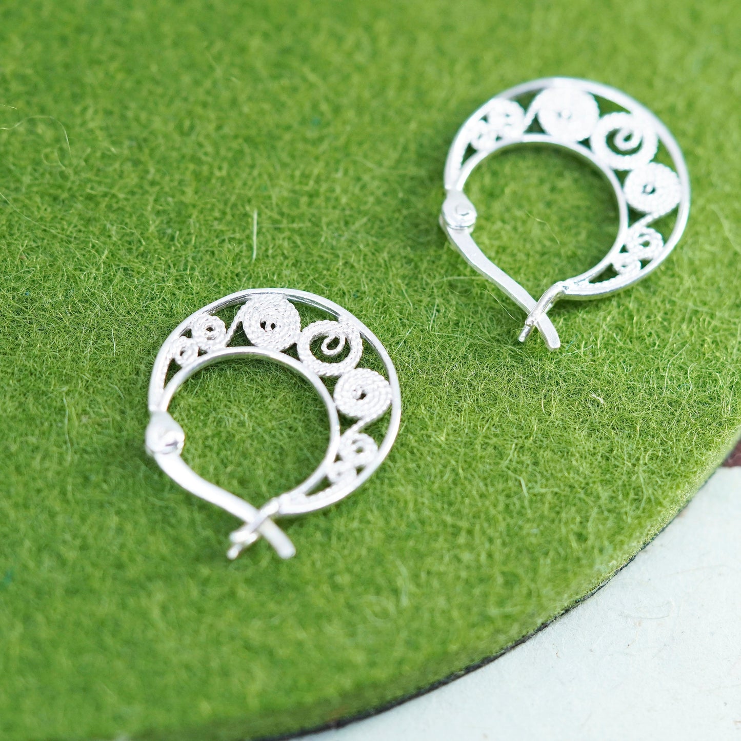 0.75”, Vintage sterling 925 silver filigree loop earrings, minimalist hoops