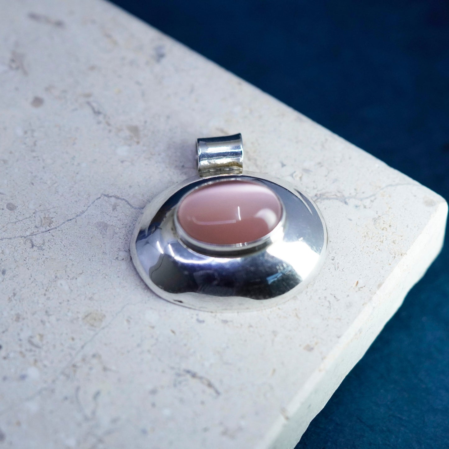 Vintage Mexico Sterling silver 925 handmade pendant w/ oval shaped pink cat eye