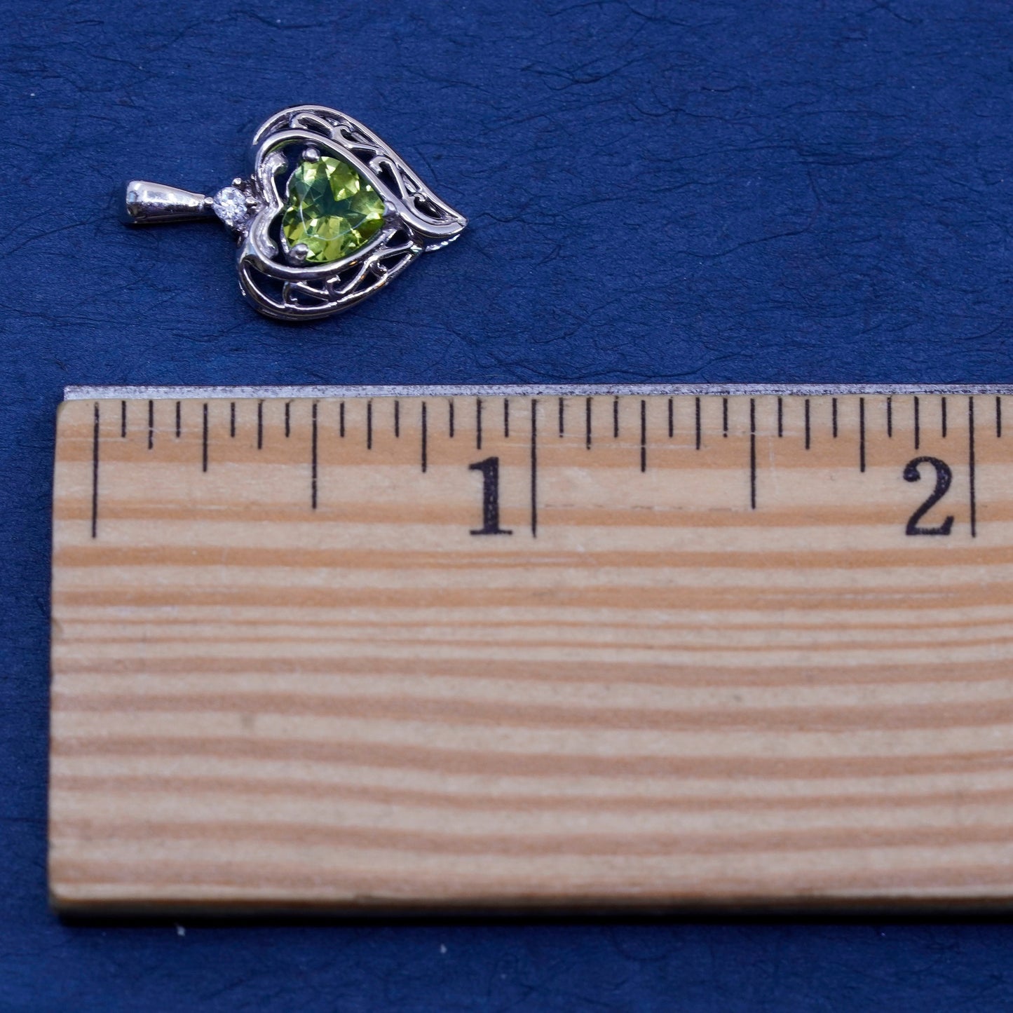 Vintage Sterling 925 silver filigree pendant with peridot and cz