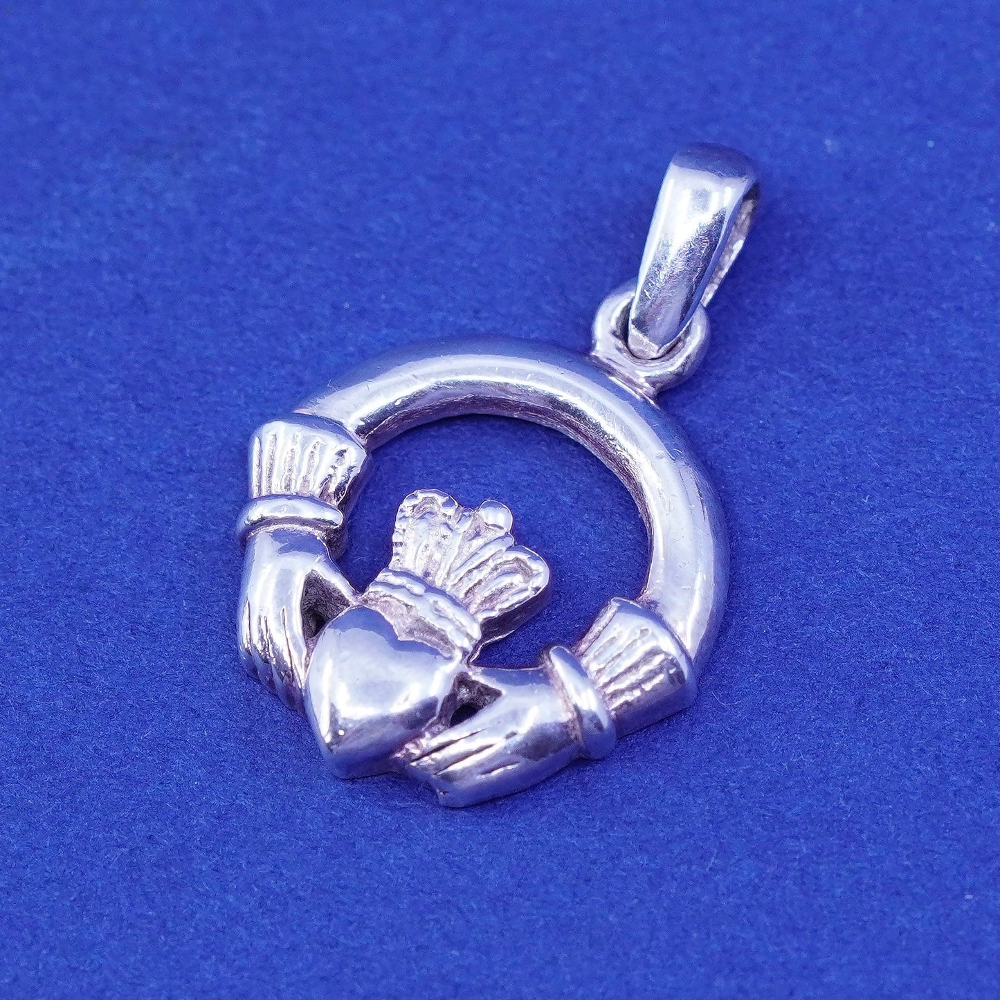Solvar Sterling silver handmade pendant, 925 Irish claddagh holding heart charm