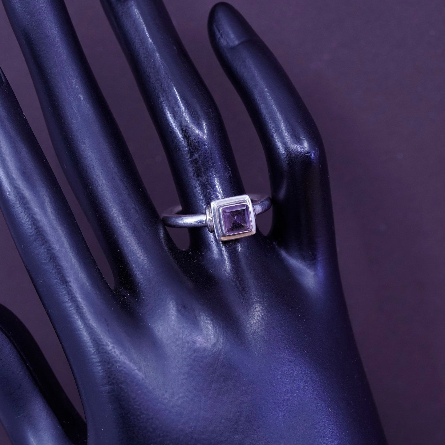 Size 8, vintage Sterling 925 silver handmade band ring with square amethyst