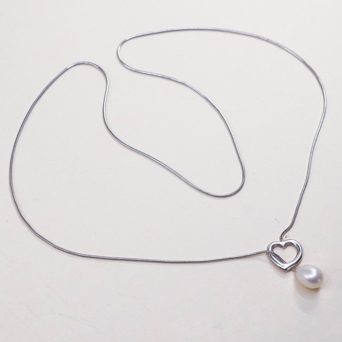 24", vtg sterling silver necklace, white pearl pendant w/ snake chain