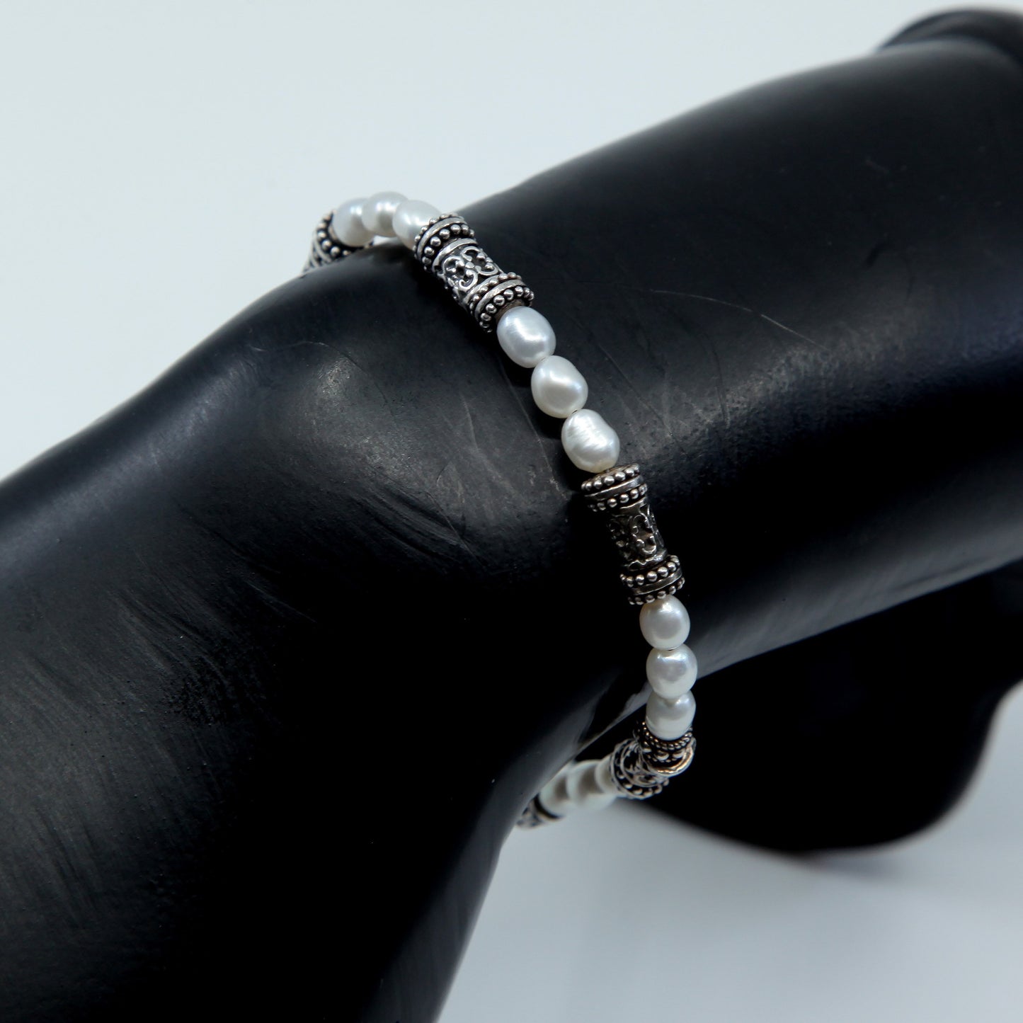 6.5", VTG handmade bracelet, pearl beads w/ 925 beads and toggle closure