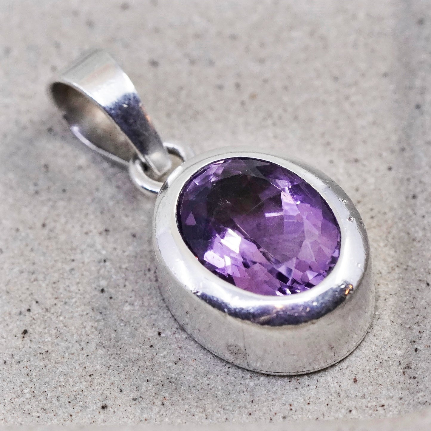 Vintage Sajen Sterling 925 silver handmade pendant with oval amethyst