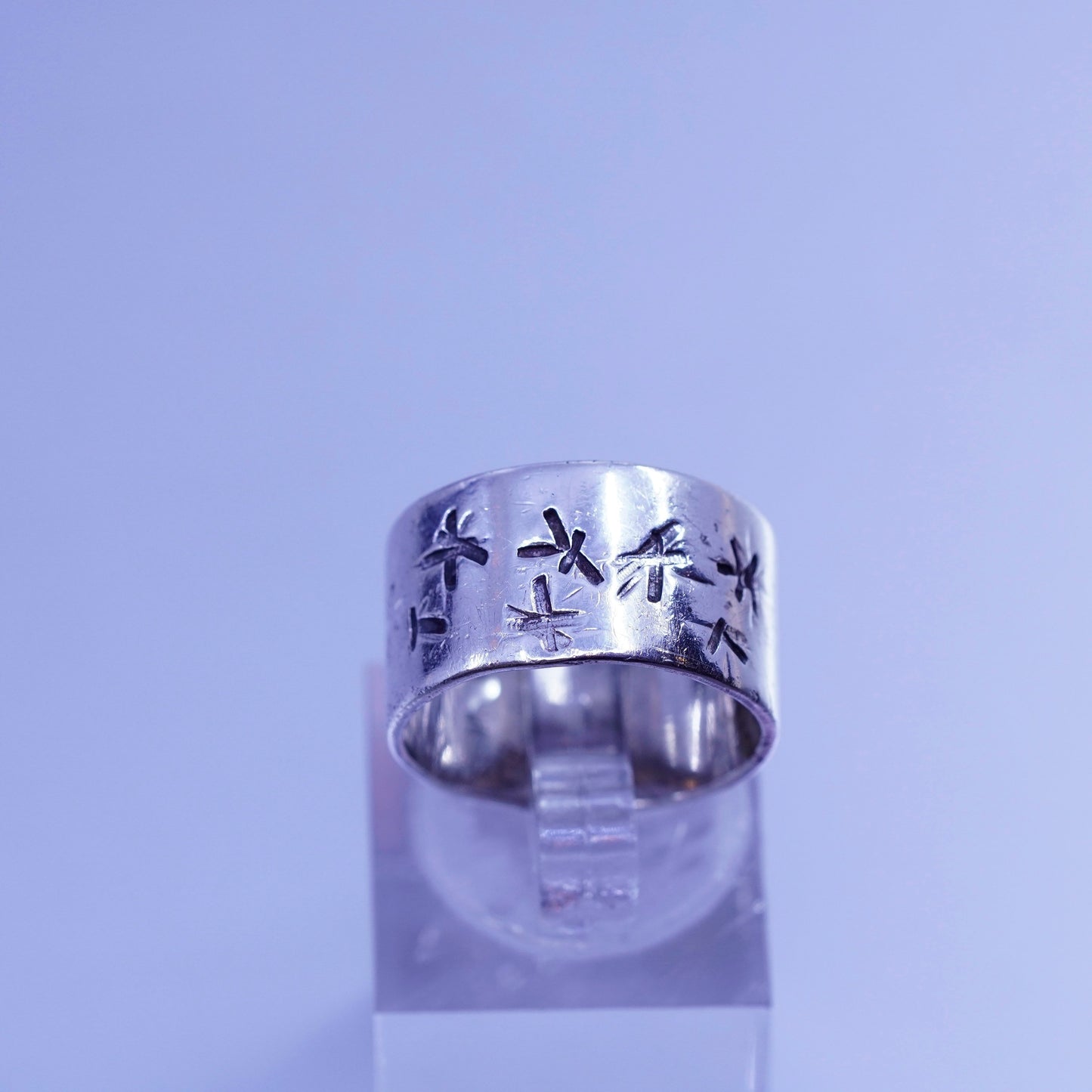 Size 5.5, vintage southwestern Sterling 925 silver wedding ring, band