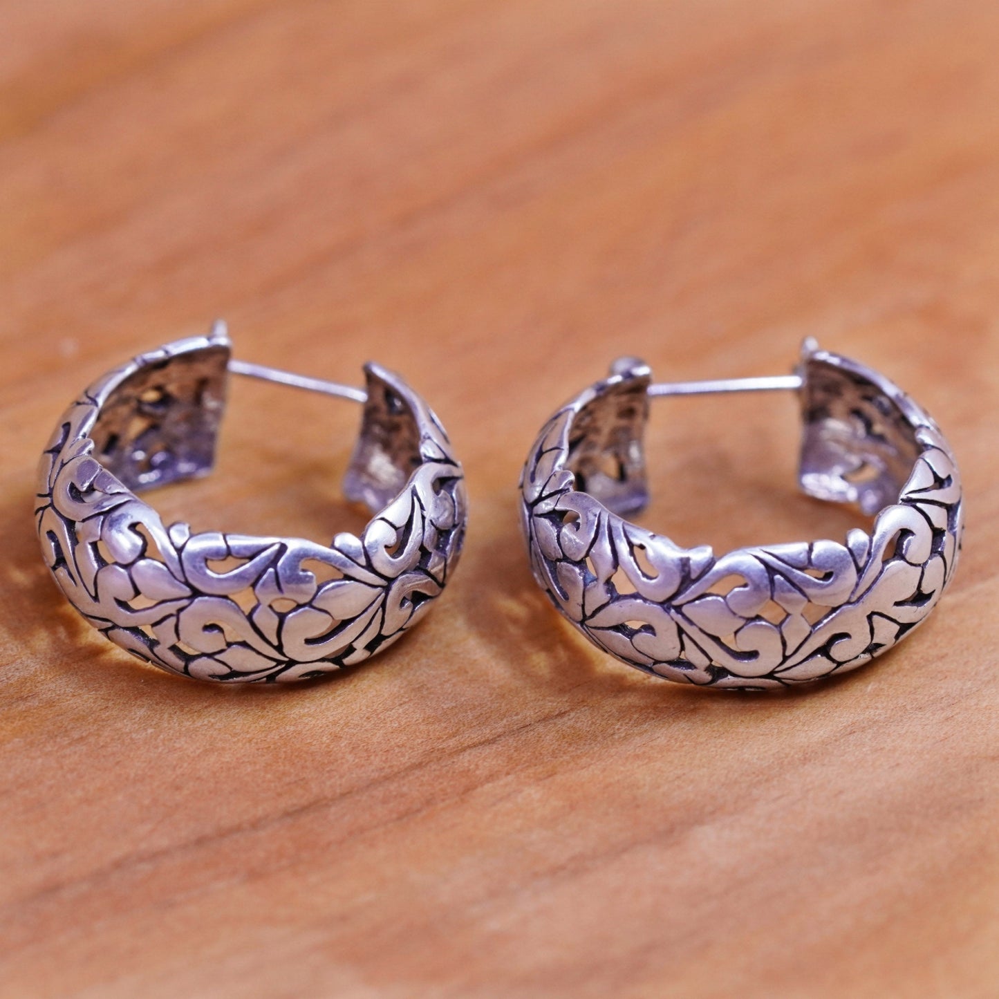 0.75”, vintage Jezlaine Sterling silver filigree hoop earrings, 925 huggie
