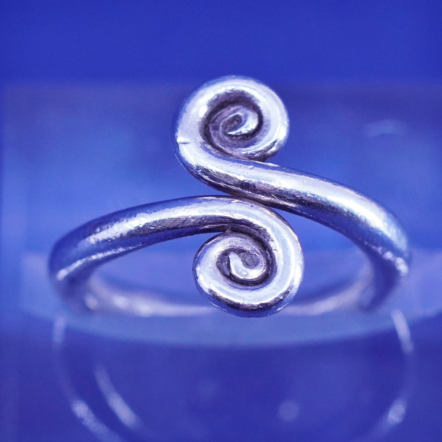 Size 6.5, vintage Sterling silver handmade ring, 925 wide swirly band