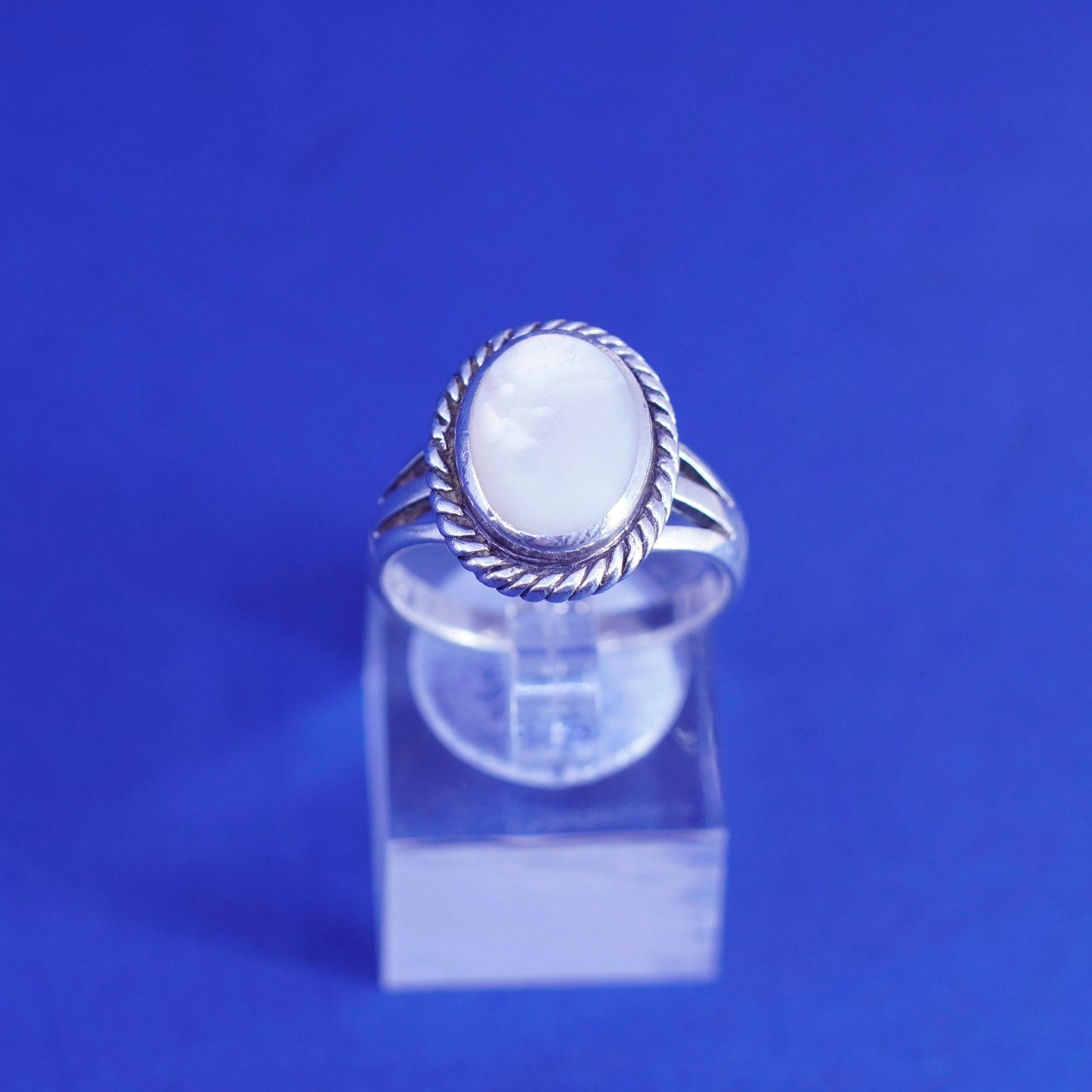 Size 8.5, vintage sterling 925 silver handmade ring with mother of pearl cable