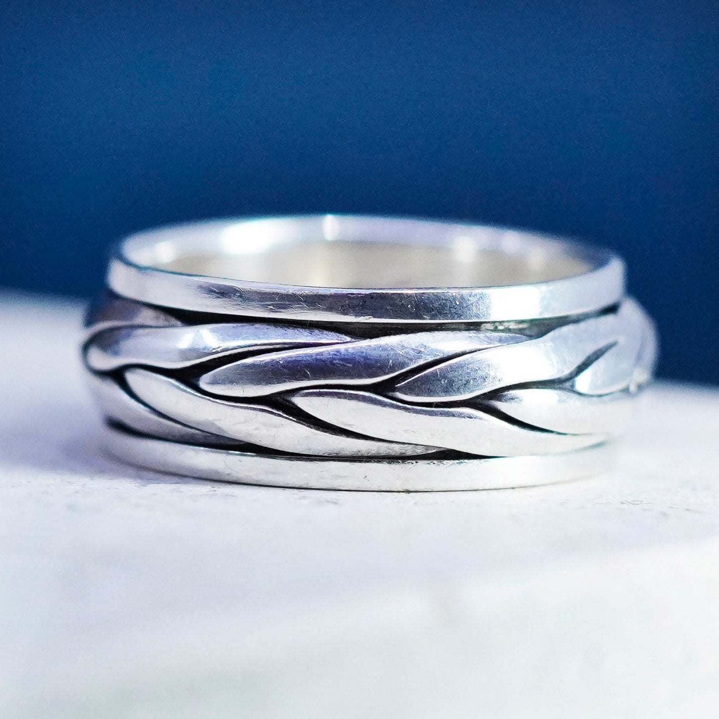 Size 8, vintage sterling silver band, solid 925 silver spinner ring with cable