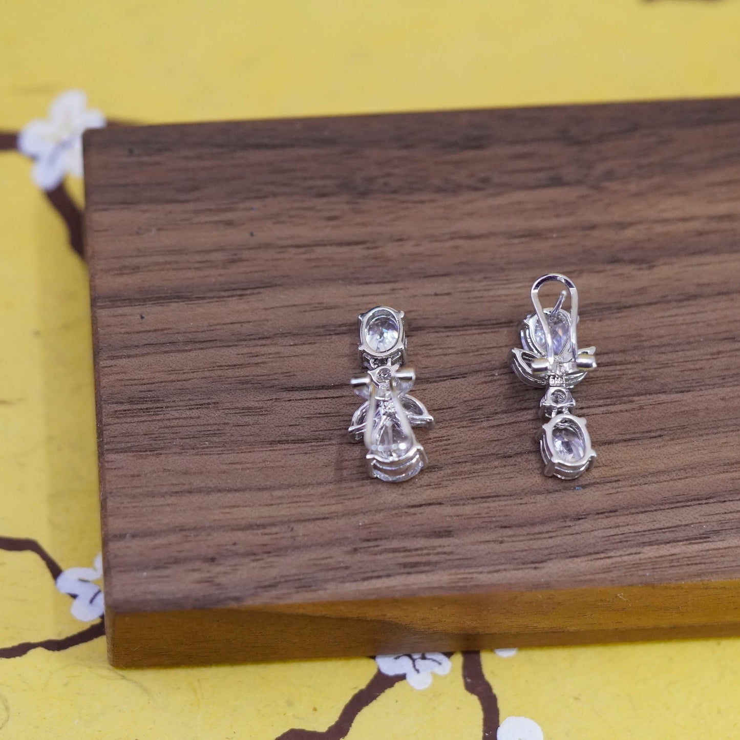 Vintage Elegant Sterling 925 silver earrings with teardrop cz