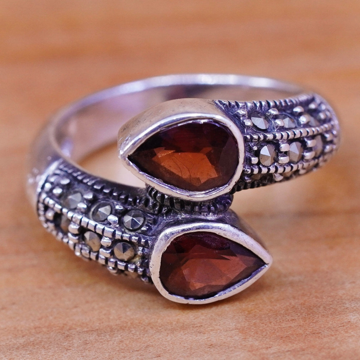 Size 6, vtg Sterling 925 silver handmade ring with teardrop ruby and marcasite