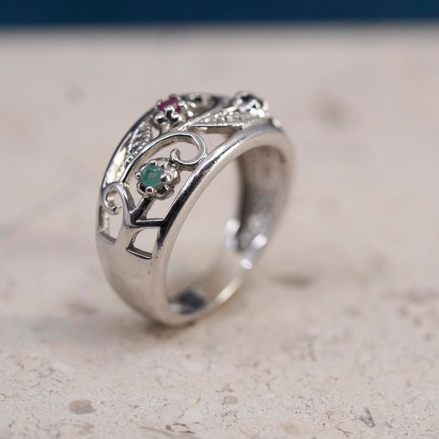 Size 7, vtg sterling silver ring, 925 leafy band jade ruby sapphire diamonds