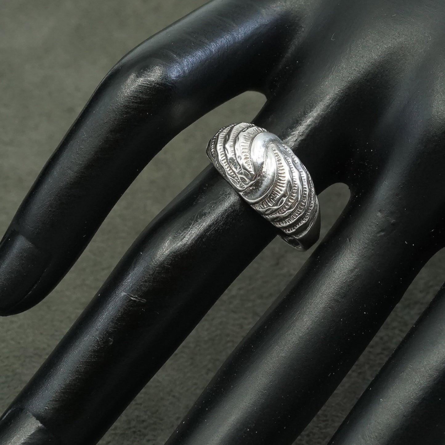 sz 8, vtg Sterling silver handmade ring, 925 ribbed band, minimalist