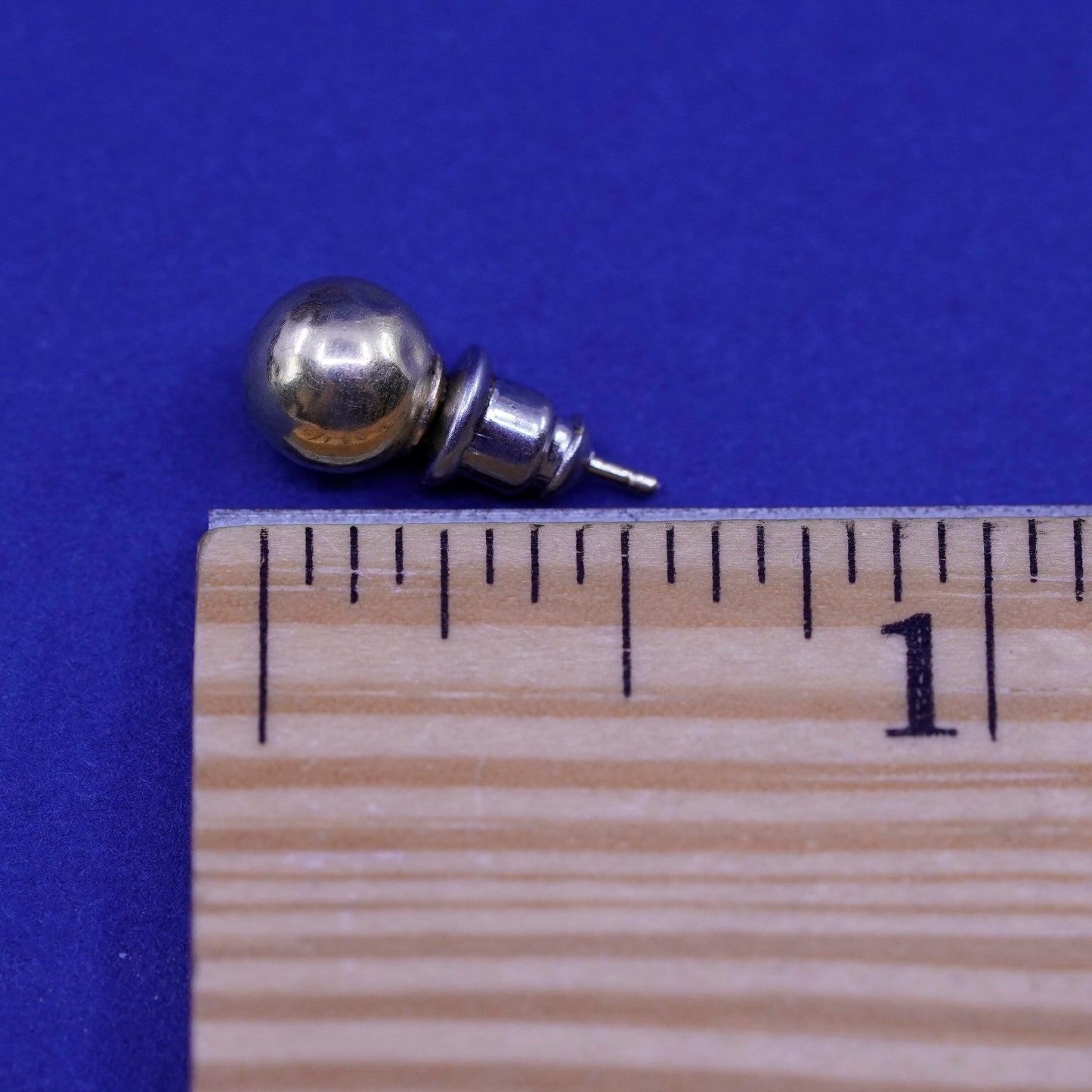 1g, 7mm, vintage solid 14K yellow gold studs earrings