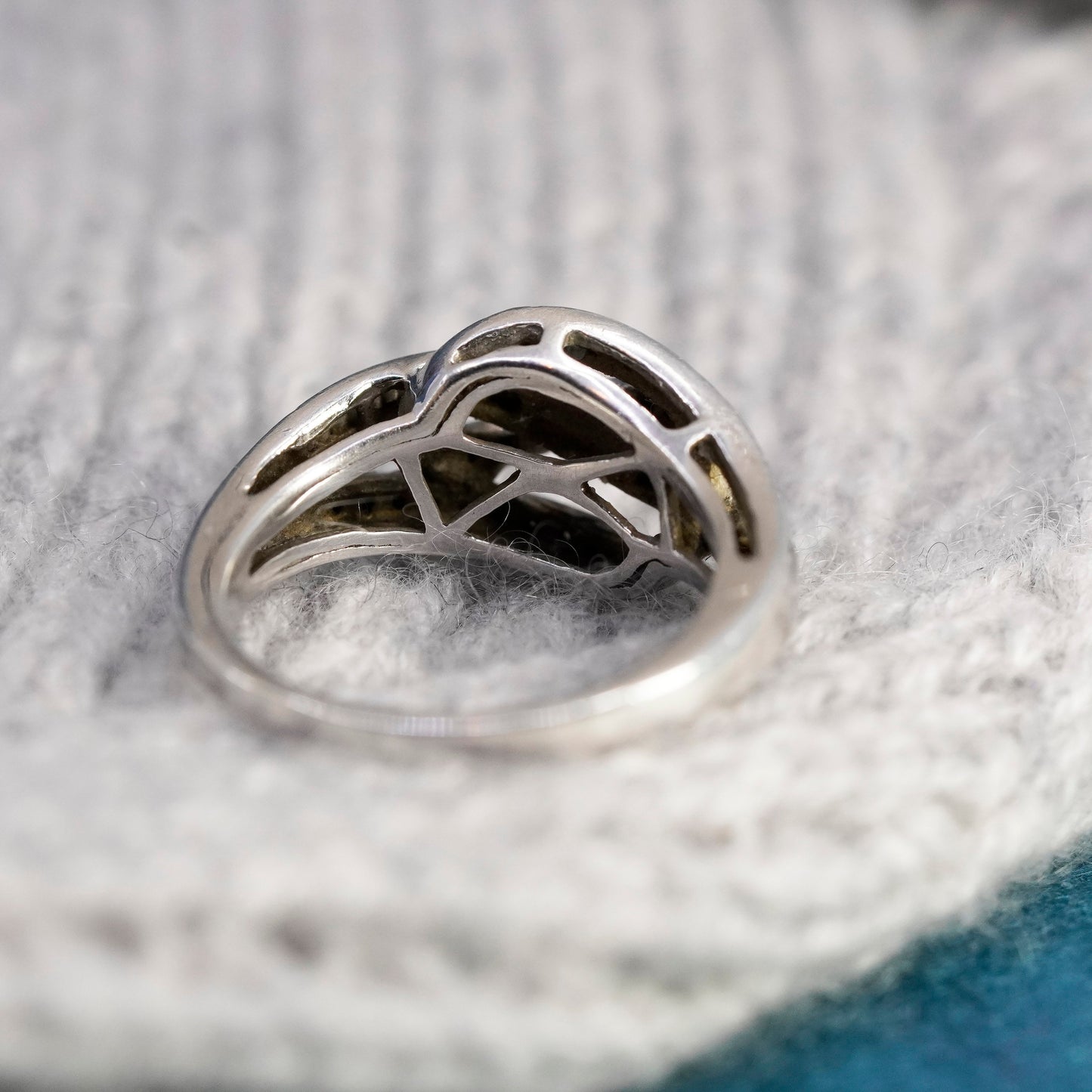 Size 7, vintage Sterling 925 silver entwined ring with genuine diamond