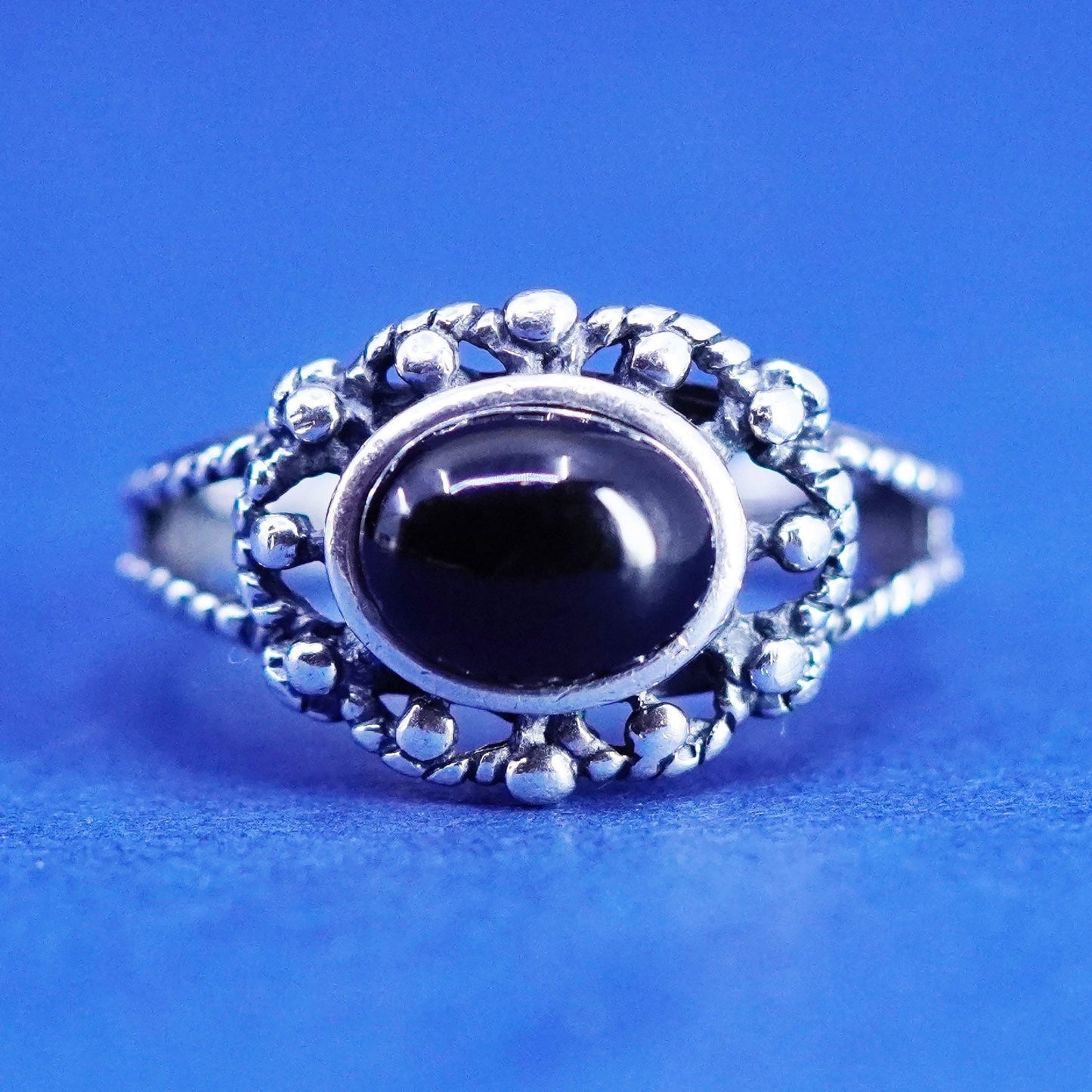 Size 7, vintage Sterling 925 silver handmade ring with onyx and beads details