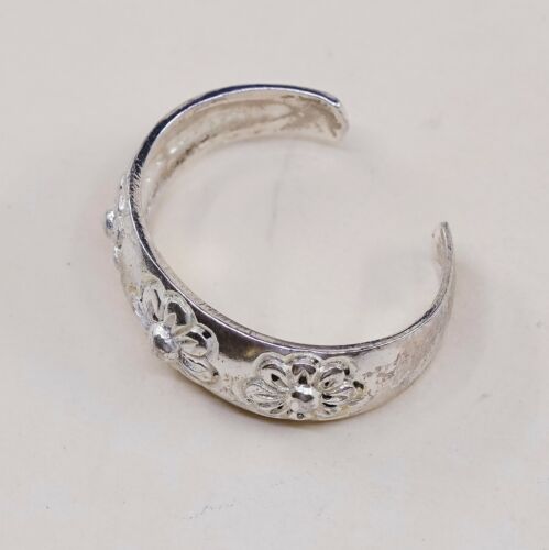 Size 6.5, Vtg Sterling Silver handmade open end Ring. 925 Flower Band