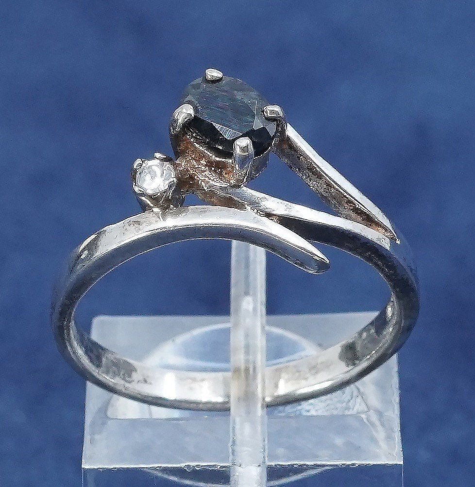 Size 8, vtg Sterling silver handmade ring, 925 w/ sapphire n CZ