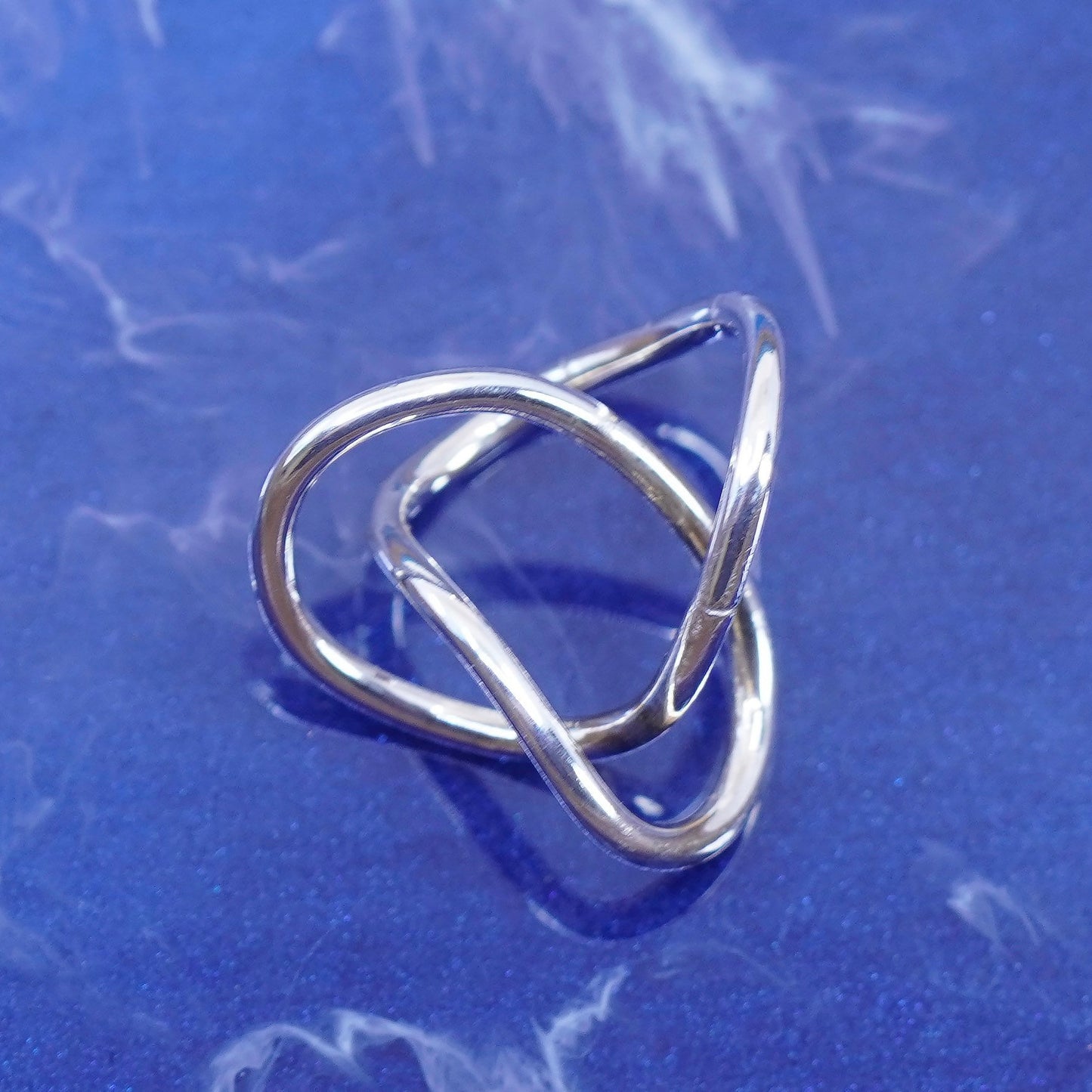 Vintage Sterling silver handmade pedant, modern 925 entwined circle