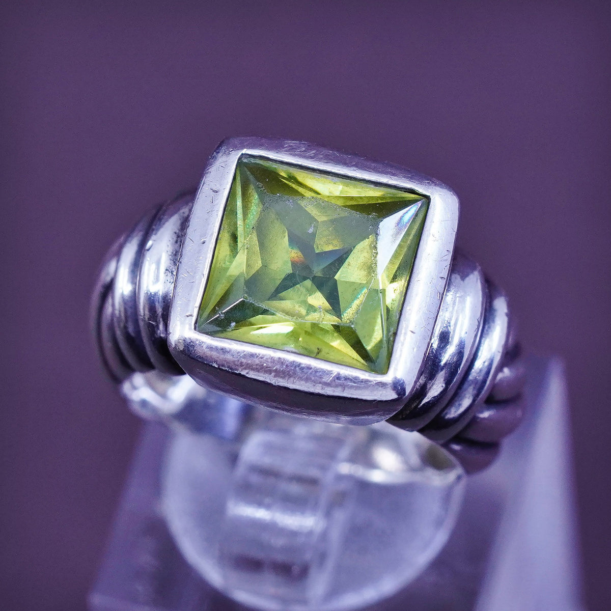 Size 7, vintage Sterling 925 silver handmade ring with square peridot