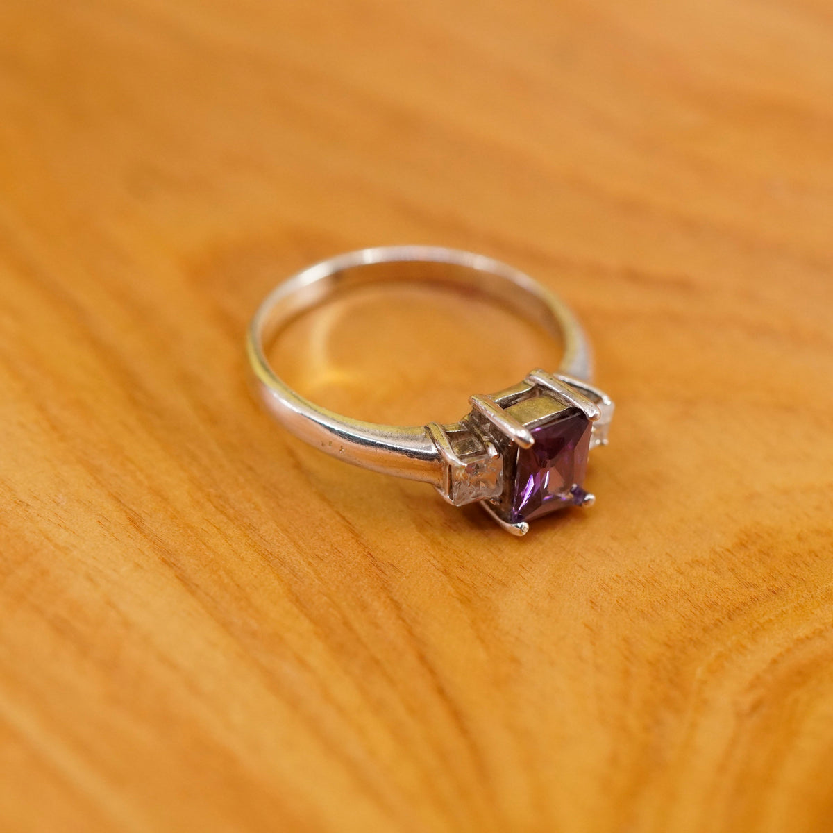 Size 8 vintage Sterling 925 silver band ring with rectangular amethyst and Cz