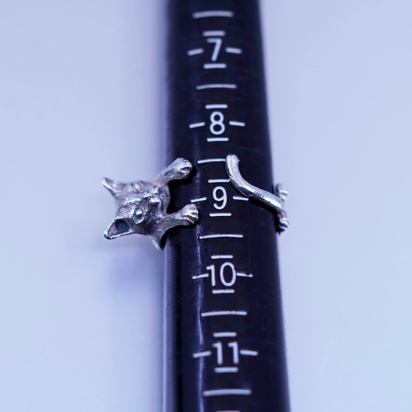 Size adjustable, vtg southwestern Sterling 925 silver handmade ring, cat band
