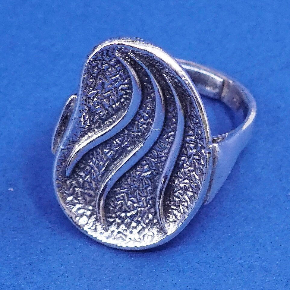 Size 7.5, vtg unique Sterling 925 silver handmade statement wavy ring